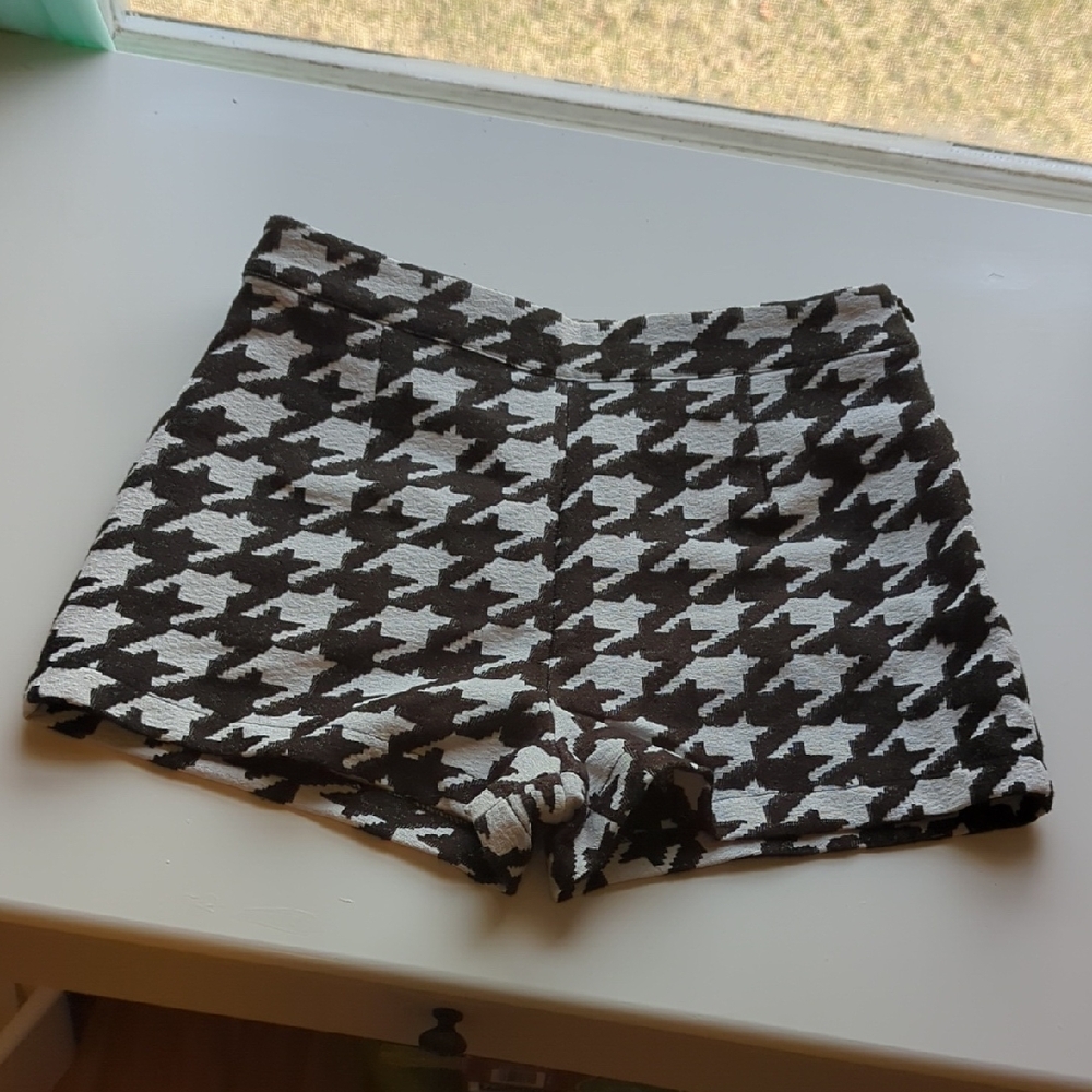 Forever 21 Black and White Patterned Shorts Size 27
